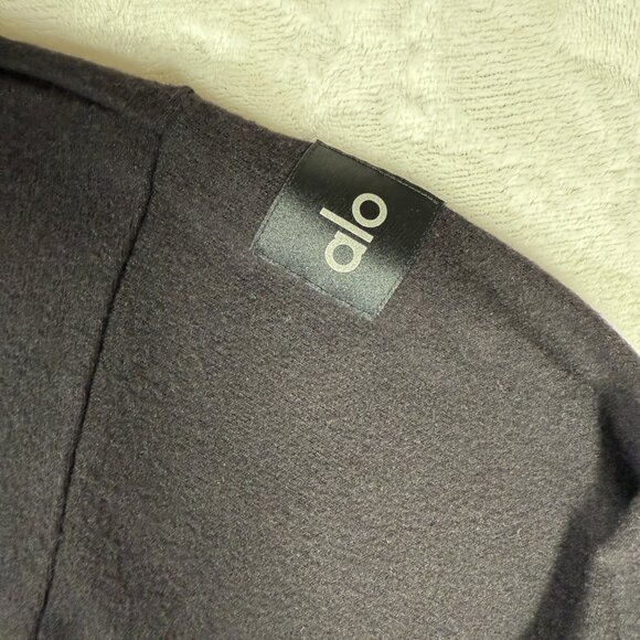 ALO Yoga Hooded Sweater Women Black Super Soft Cropped Pullover Long Sleeve EUC - Picture 3 of 9